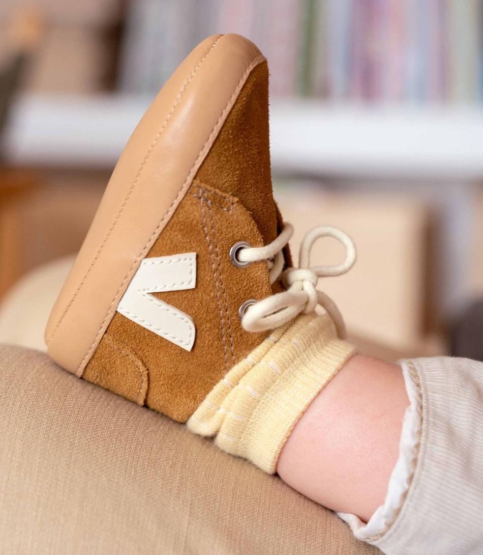 Veja Mocka Camel Pierre Baby Barn Bruna | SEIIZ36468